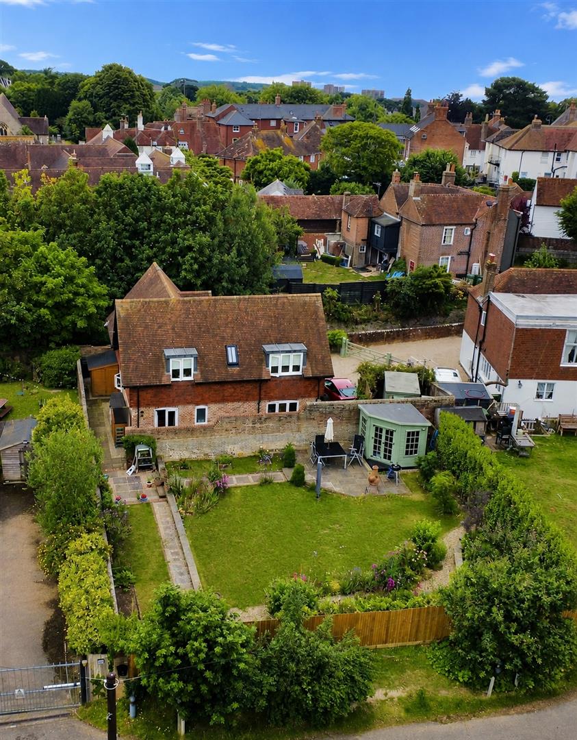 3 bed property in Belle Hill, Bexhill-On-Sea